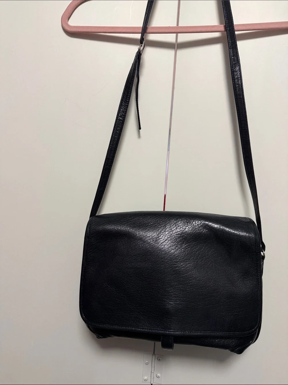 Everyday Black Leather Shoulder Bag - Unbranded